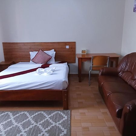 Acacia Gardens Gilgil Hotel ภายนอก รูปภาพ